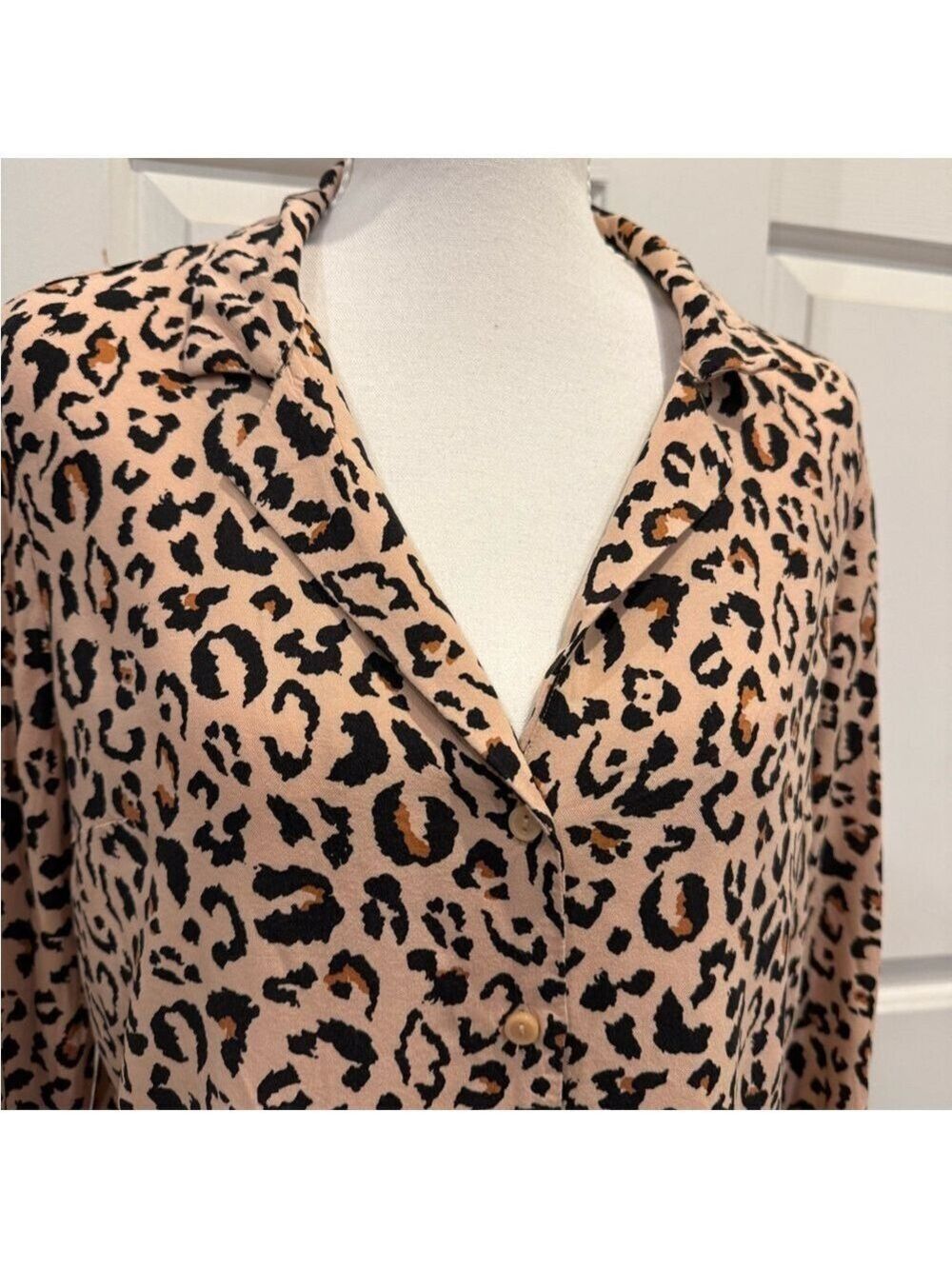 H&M Divided Leopard Print Button Down Blouse Tan Black Size 6 - Picture 5 of 9